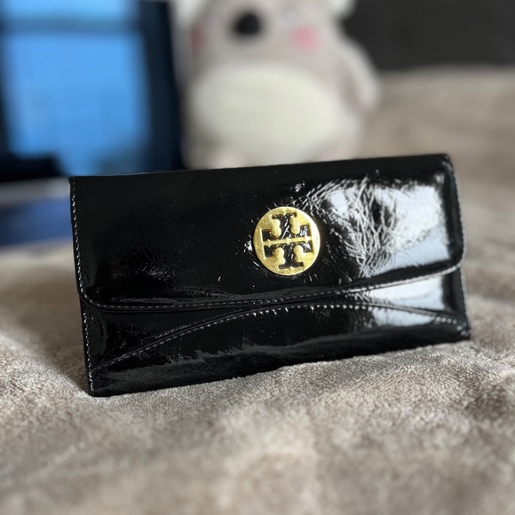 Tory Burch Parker Black Patent Leather Wallet - Picture 2 of 5